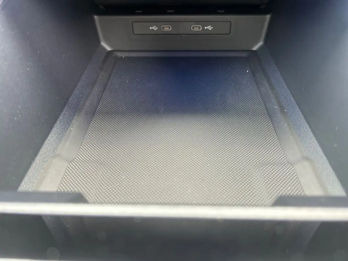 2024-ford-explorer-e-premium-286ps-77kwh-big-23
