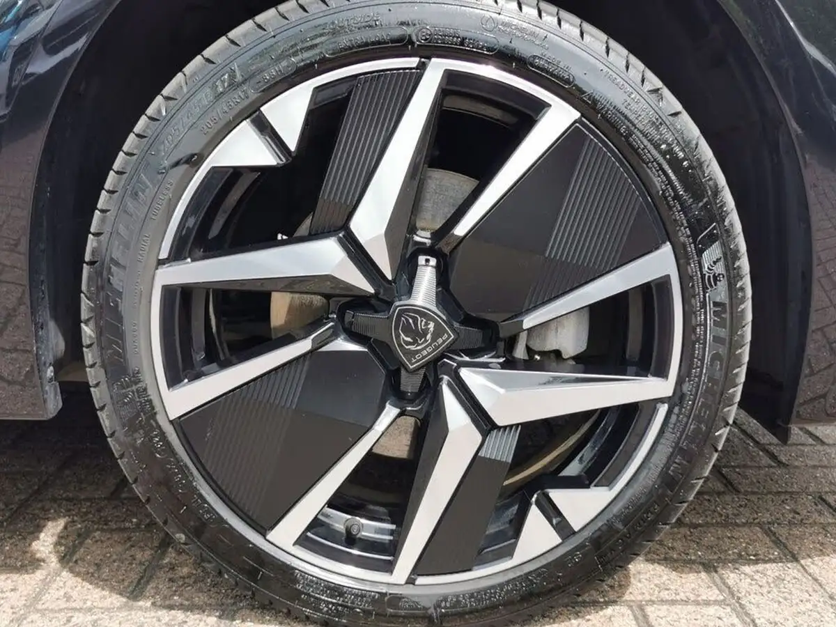 2024-peugeot-208-e-gt-156ps-51kwh-big-31