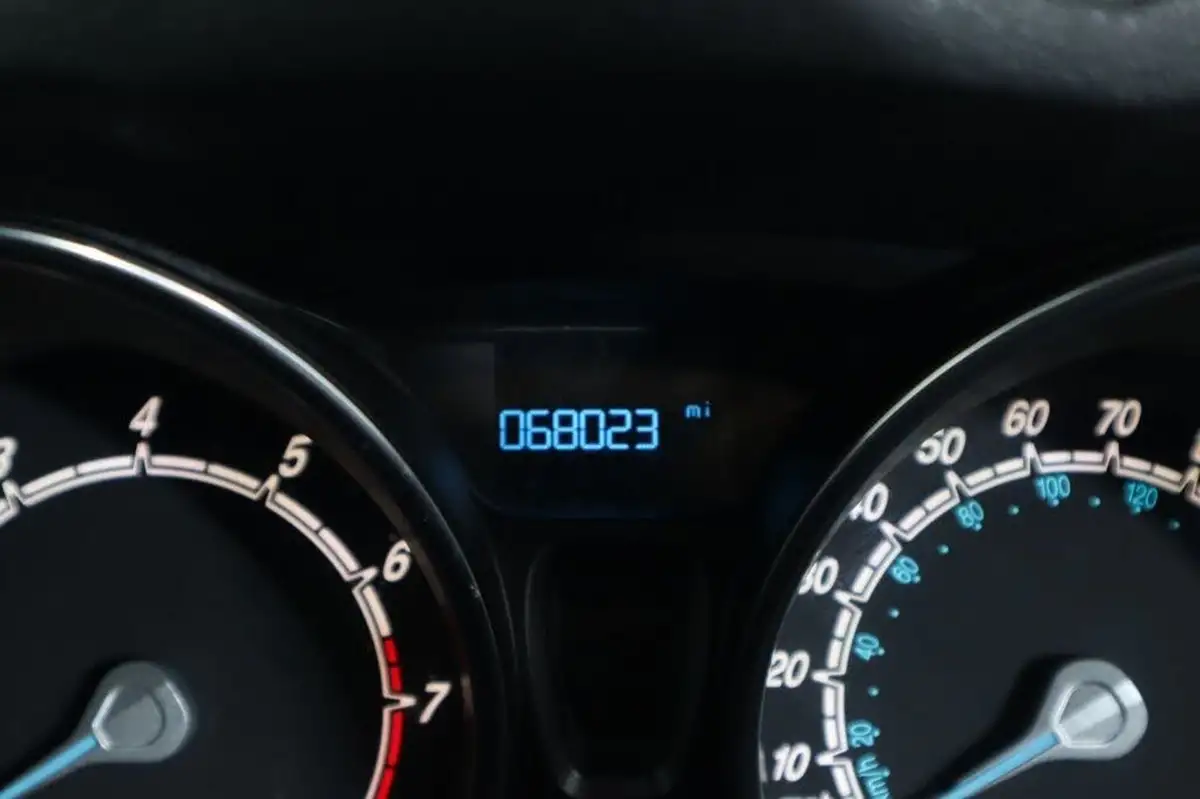 2016-ford-fiesta-125-zetec-5d-big-16