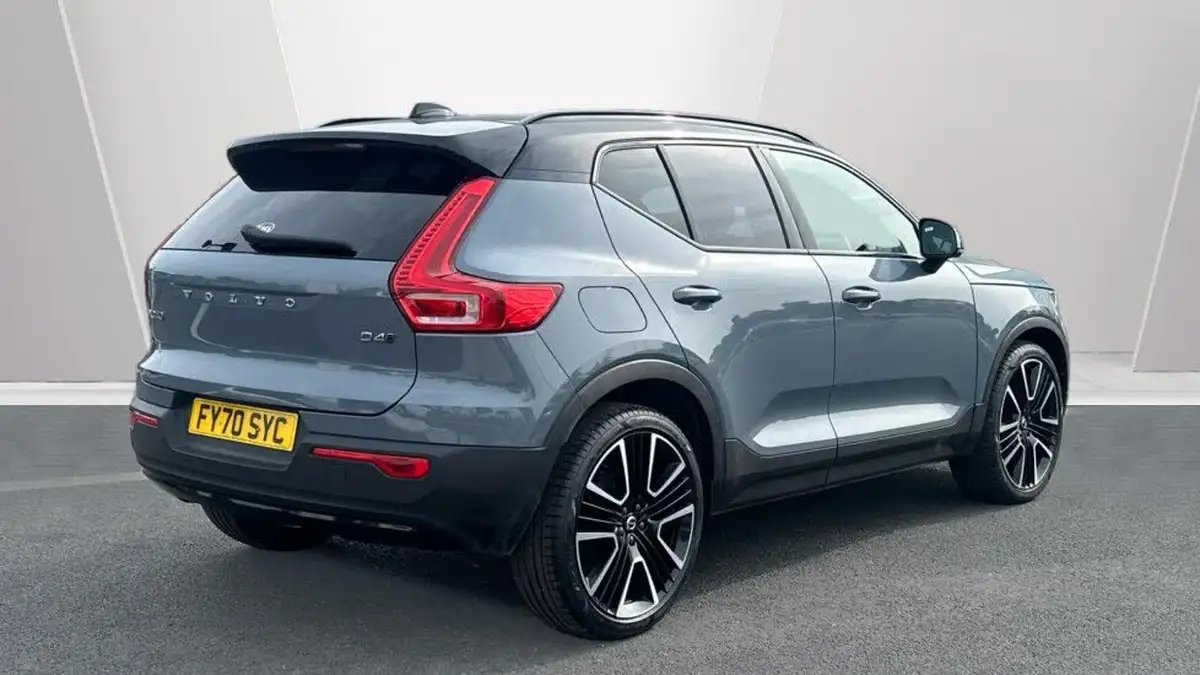 2020-volvo-xc40-20td-d4-r-design-big-1