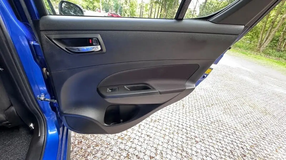 2014-suzuki-swift-12-sz4-94ps-4x4-5d-big-31