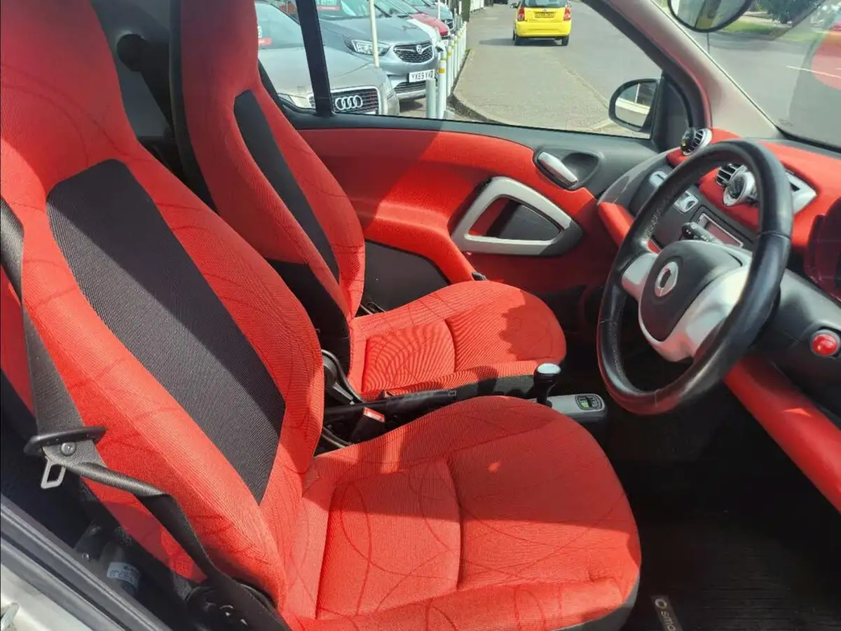 2012-smart-fortwo-10-passion-71bhp-coupe-softouch-big-9