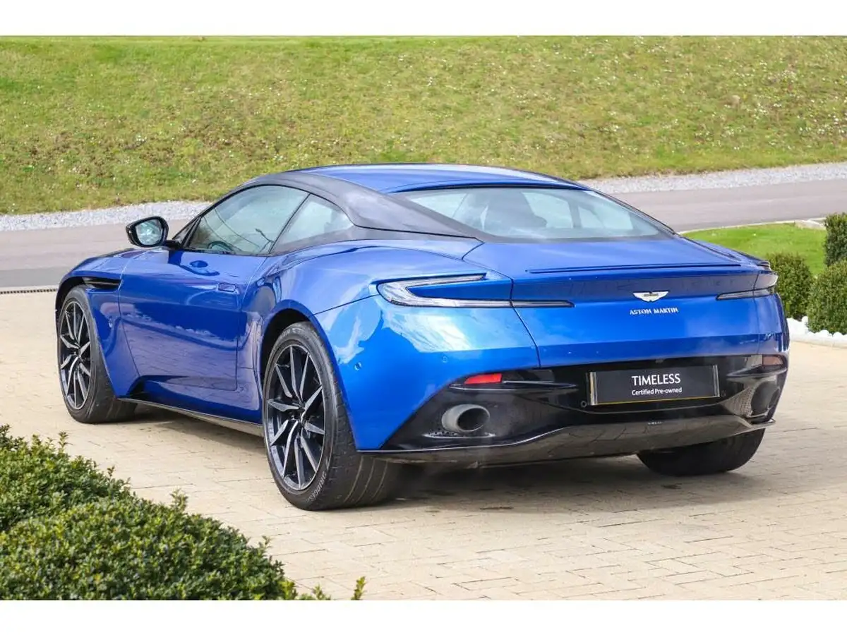 2017-aston-martin-db11-52-v12-big-14