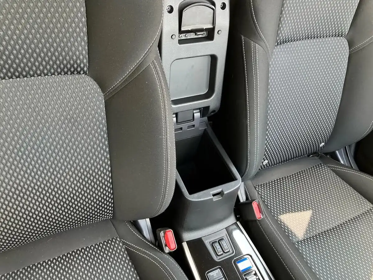 2020-mitsubishi-outlander-24-design-phev-big-44