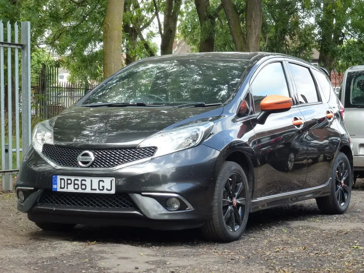 2016-nissan-note-12-black-edition-big-0