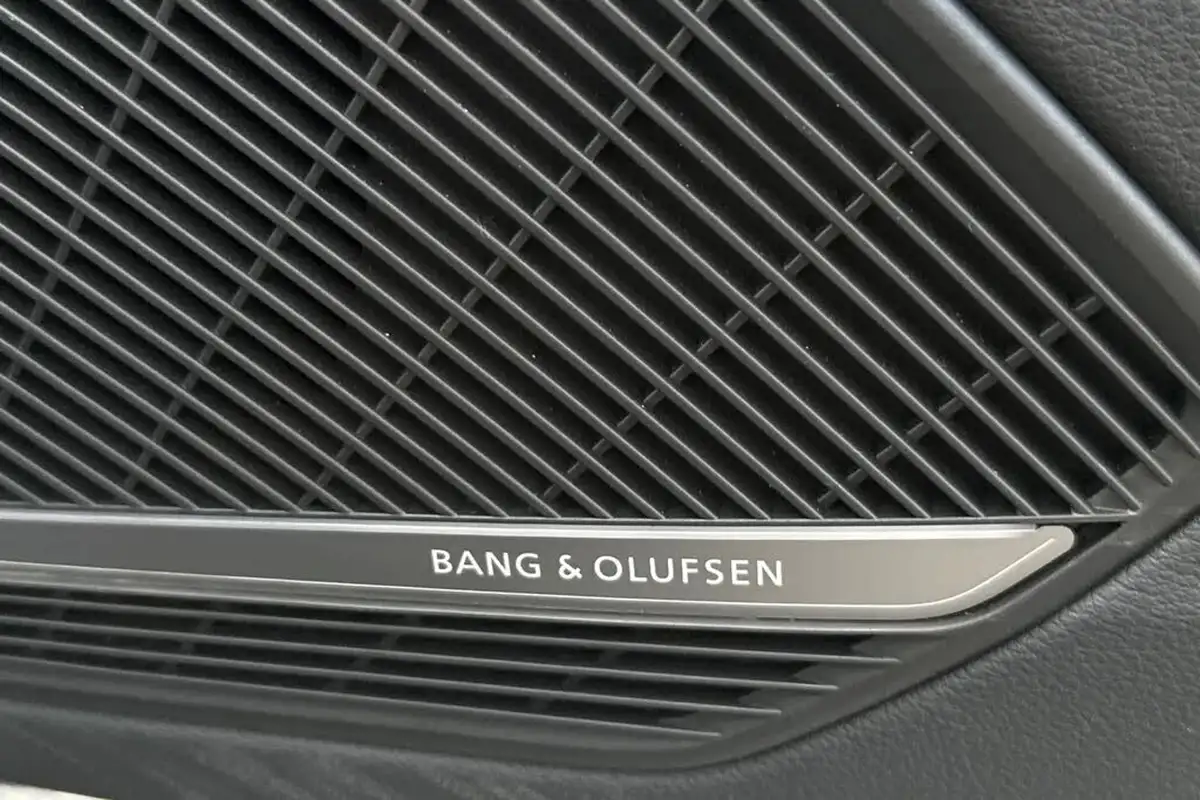2024-audi-a4-avant-20-35-tfsi-black-edition-big-30