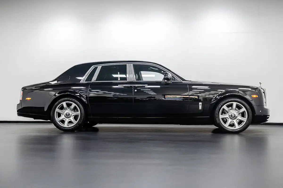 2012-rolls-royce-phantom-67-big-16