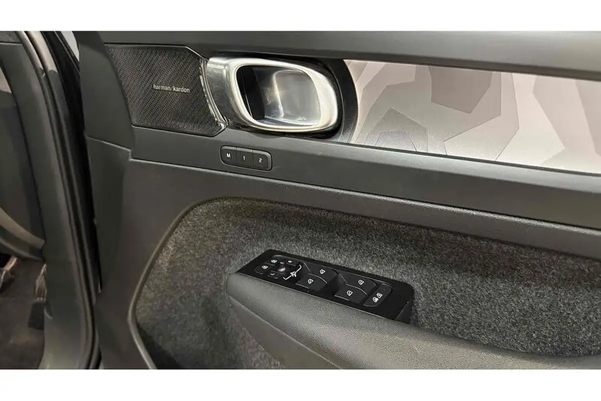2022-volvo-c40-e-twin-recharge-pro-big-16