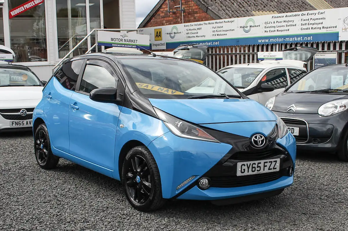 2015-toyota-aygo-10-vvt-i-x-cite-2-68bhp-x-tra-convenience-5d-big-3