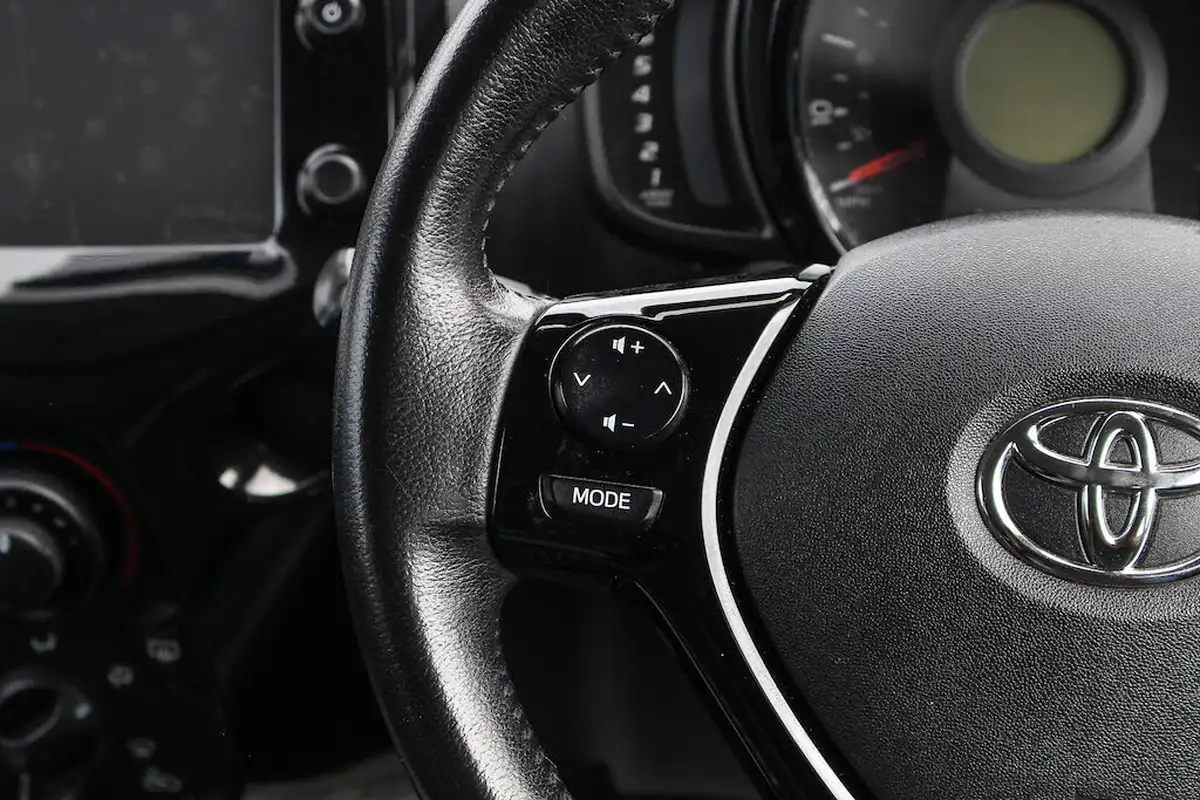 2015-toyota-aygo-10-vvt-i-x-cite-2-68bhp-x-tra-convenience-5d-big-27