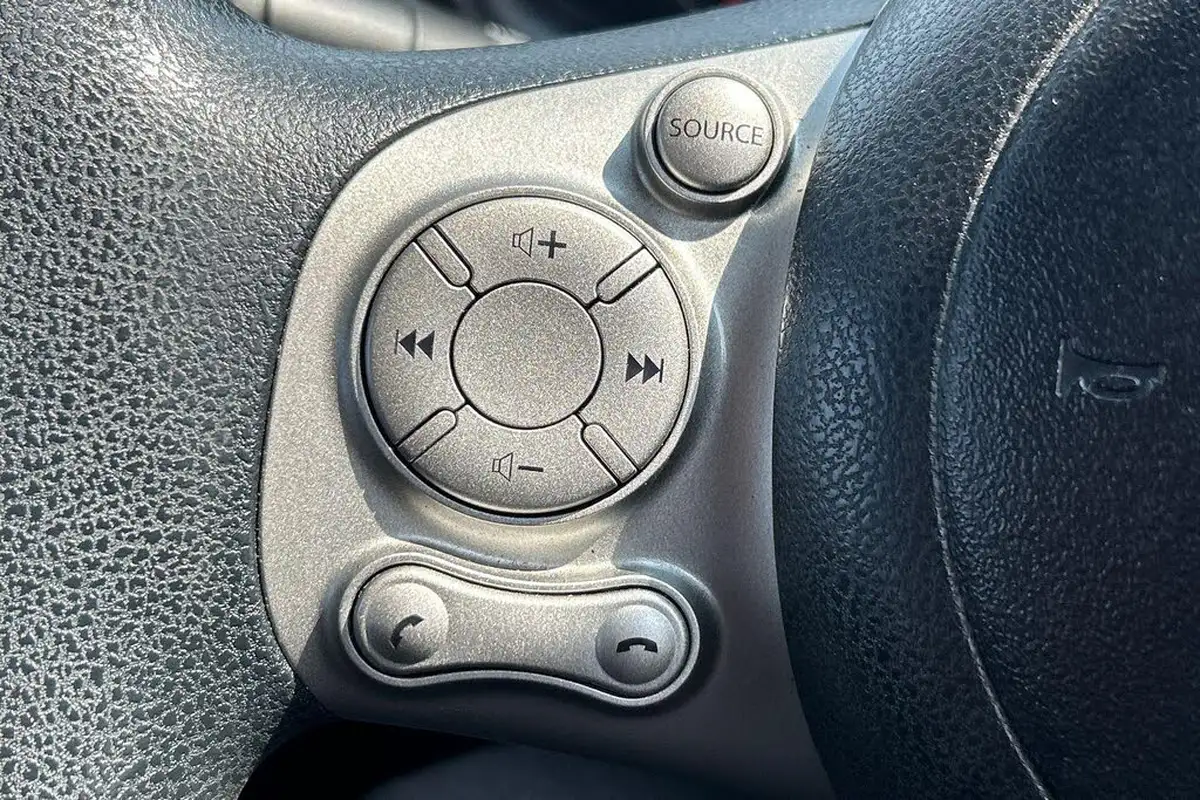 2014-nissan-micra-12-visia-80ps-big-15
