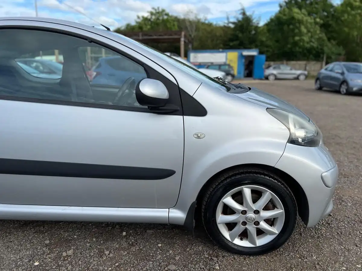 2008-toyota-aygo-10-platinum-3d-big-11