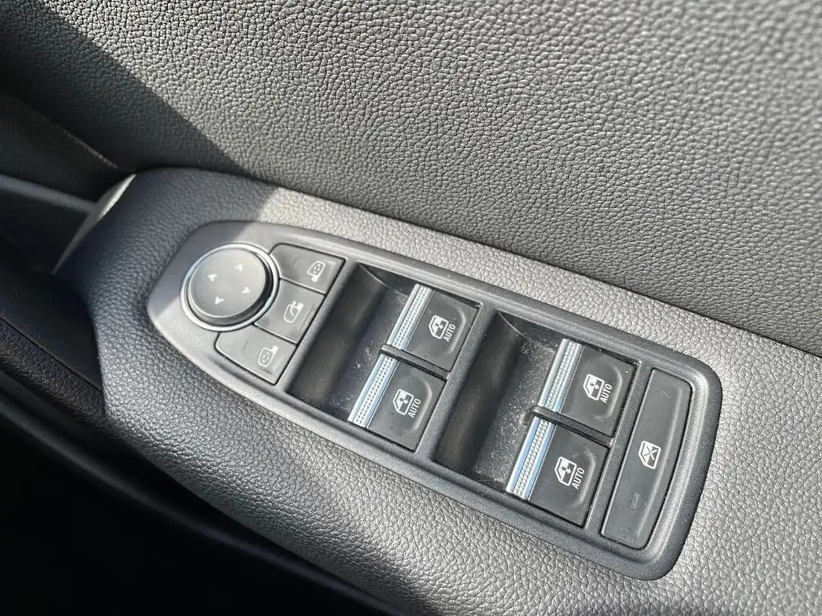 2023-renault-captur-16-techno-160ps-plug-in-big-19
