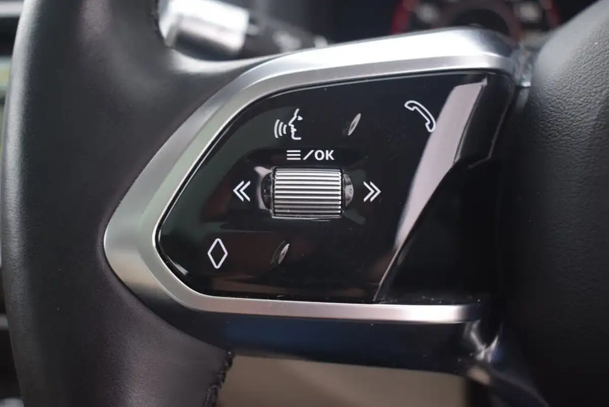 2019-jaguar-xe-20i-se-250ps-big-28