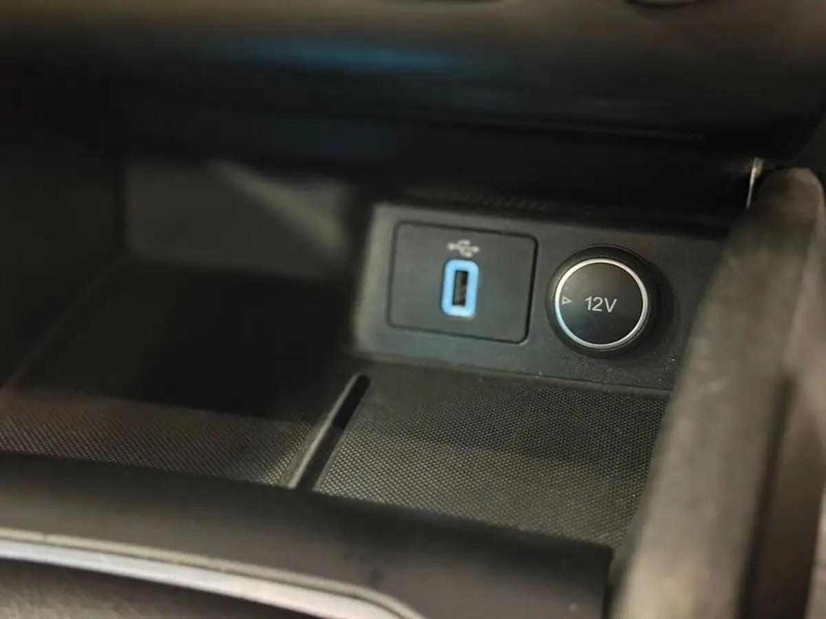 2019-ford-focus-15t-st-line-estate-big-39