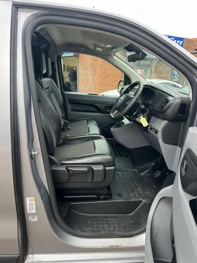 2021-toyota-proace-20d-icon-long-120hpeu6dt-e-panel-big-12