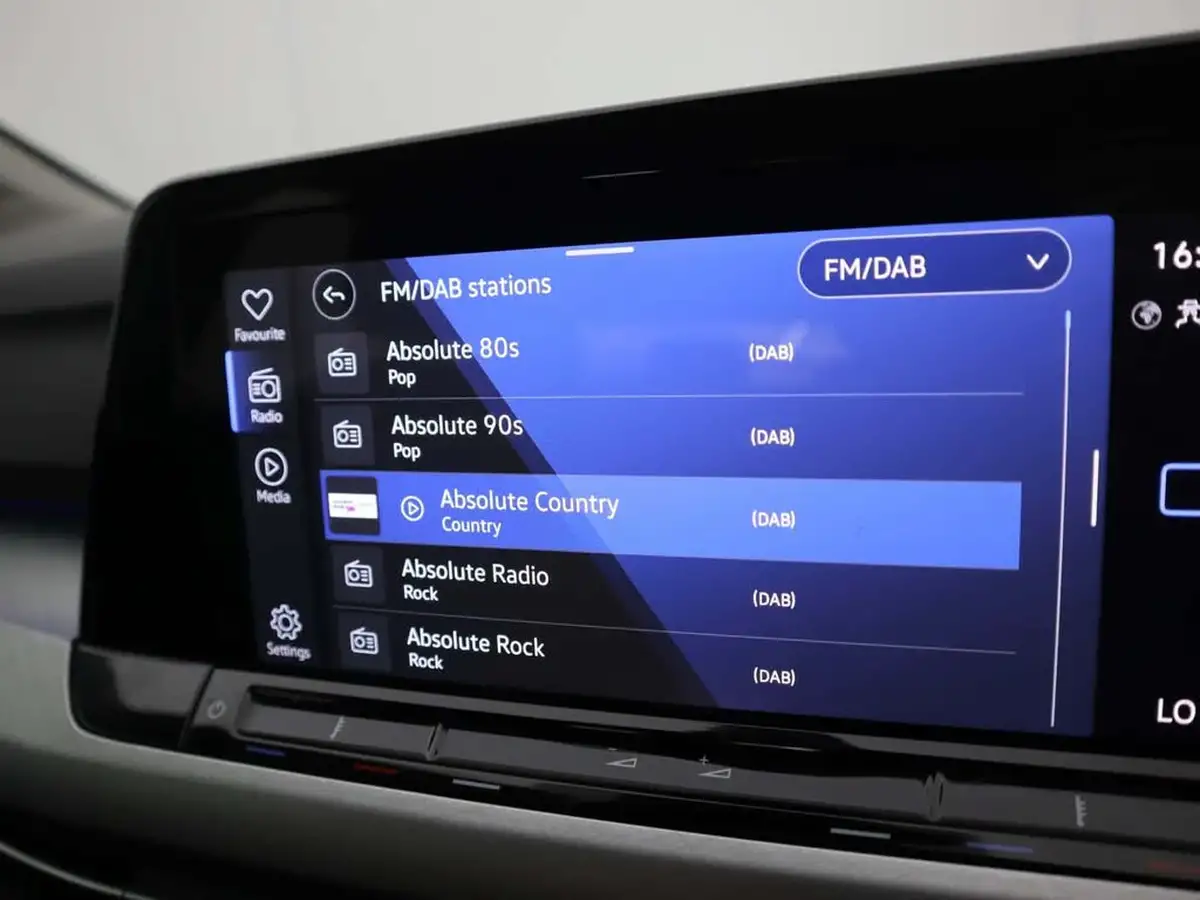 2023-volkswagen-golf-15-etsi-life-130ps-estate-big-18