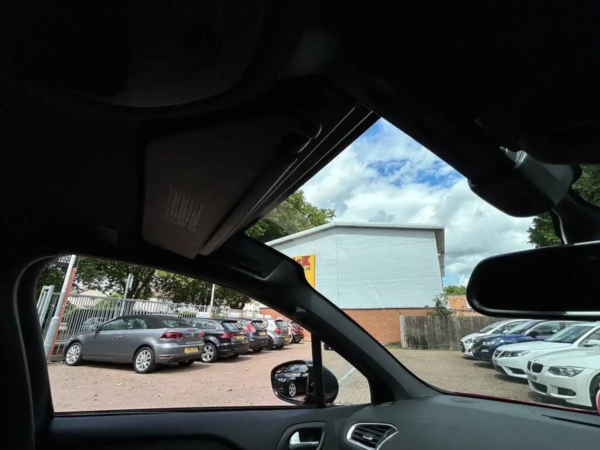 2013-citroen-ds4-20hdi-dsport-big-35