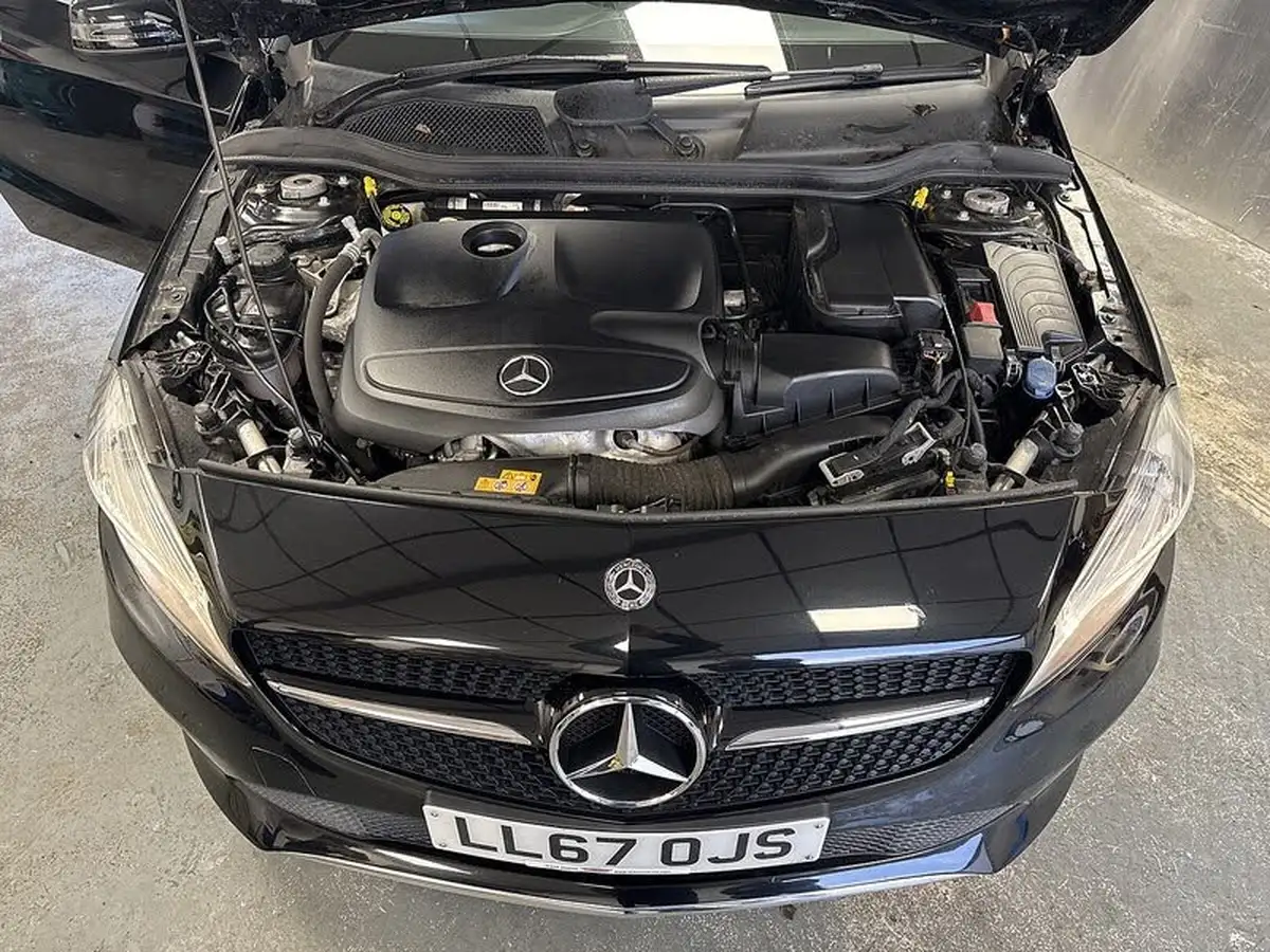 2017-mercedes-benz-a-class-16-a160-se-ss-big-7