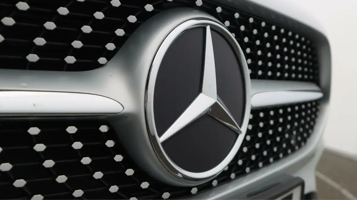 2020-mercedes-benz-a-class-20d-a200d-amg-line-executive-hatchback-5d-big-22