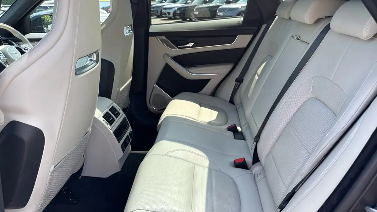 2024-jaguar-f-pace-20-d200-r-dynamic-hse-black-big-3