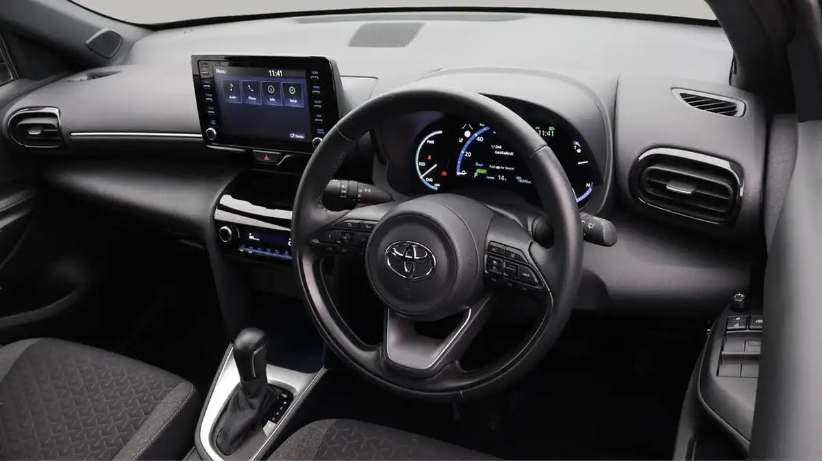 2022-toyota-yaris-cross-15-vvt-i-design-big-9