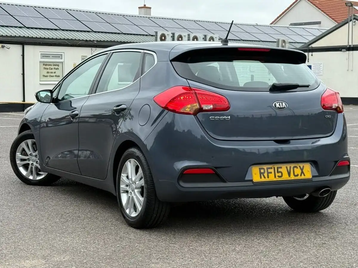 2015-kia-ceed-16crdi-2-hatchback-auto-big-1