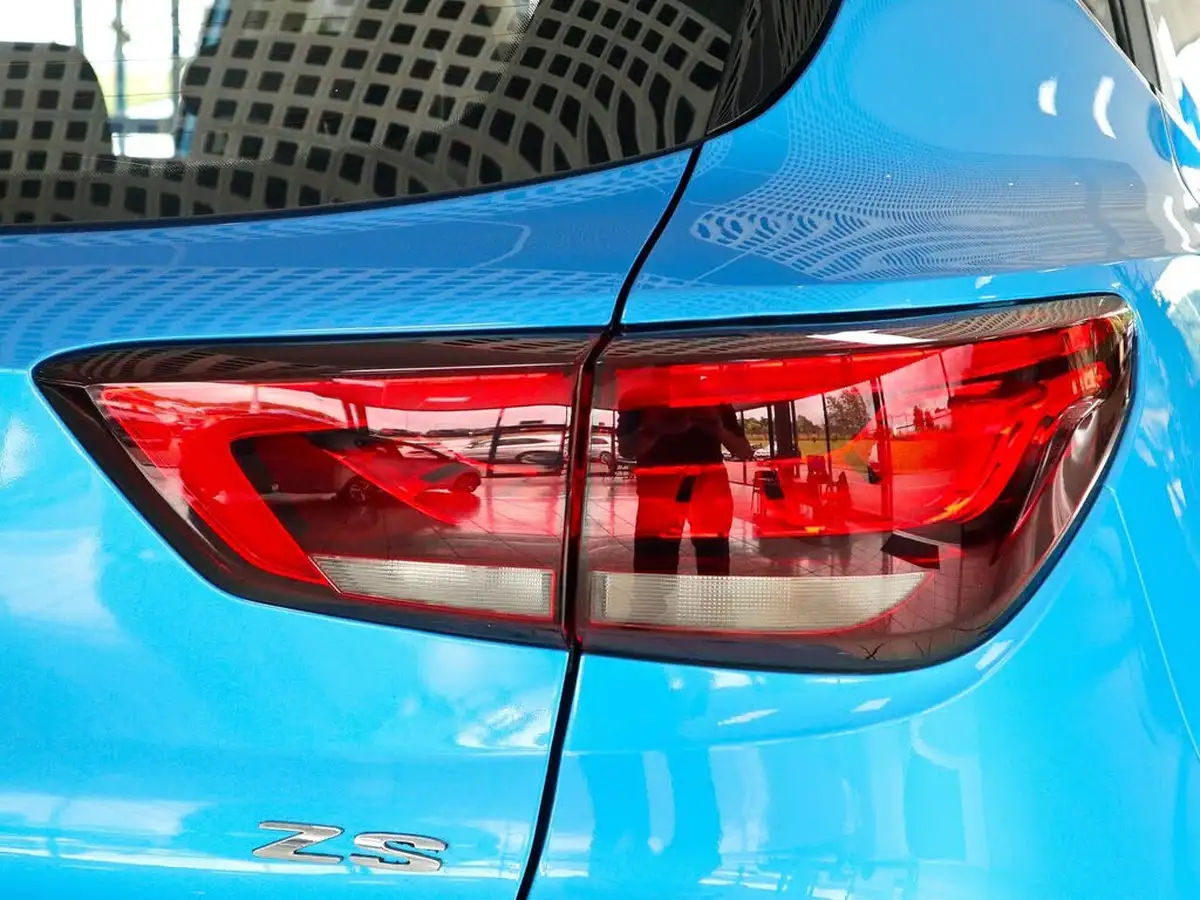 2020-mg-zs-suv-15-vti-tech-exclusive-106ps-big-14