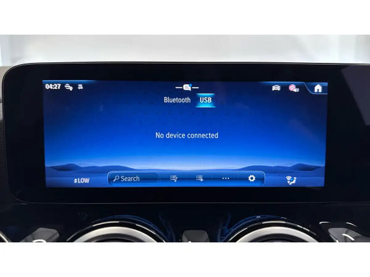 2024-mercedes-benz-gla-class-13-gla-200-amg-line-executive-big-42