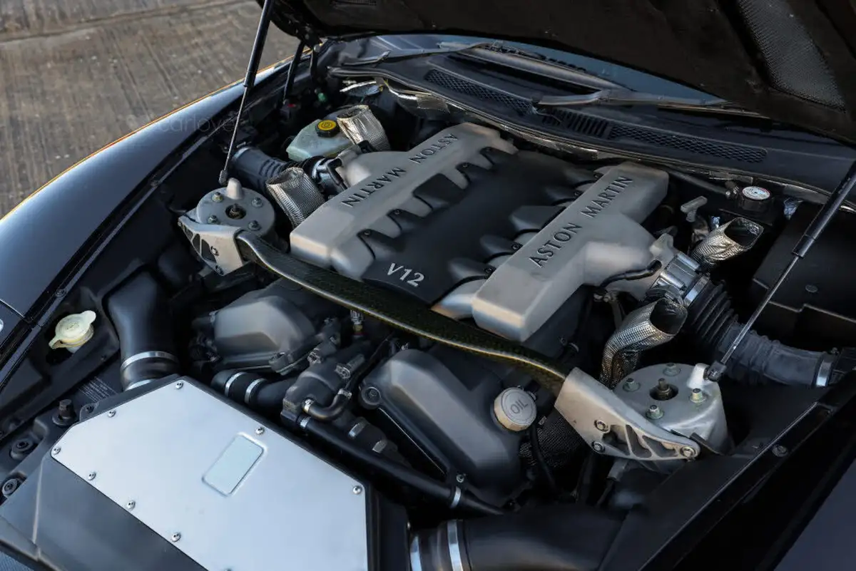 2004-aston-martin-vanquish-59-big-26