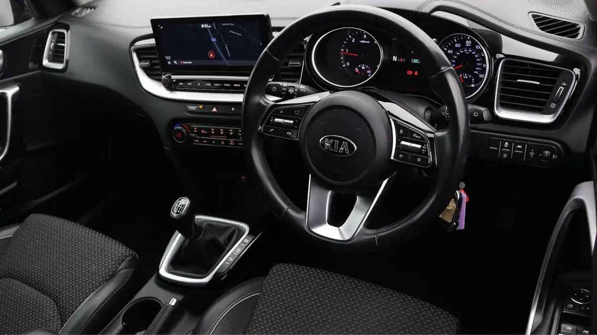 2021-kia-ceed-16crdi-3-48v-mhev-hatchback-big-9