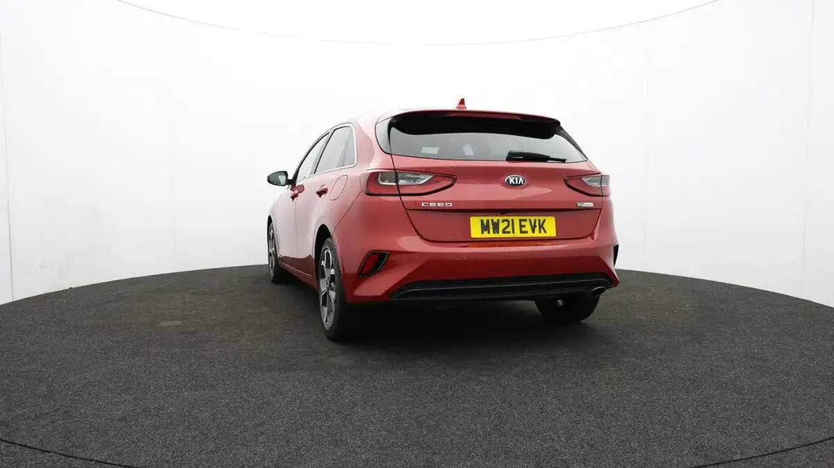 2021-kia-ceed-16crdi-3-48v-mhev-hatchback-big-33