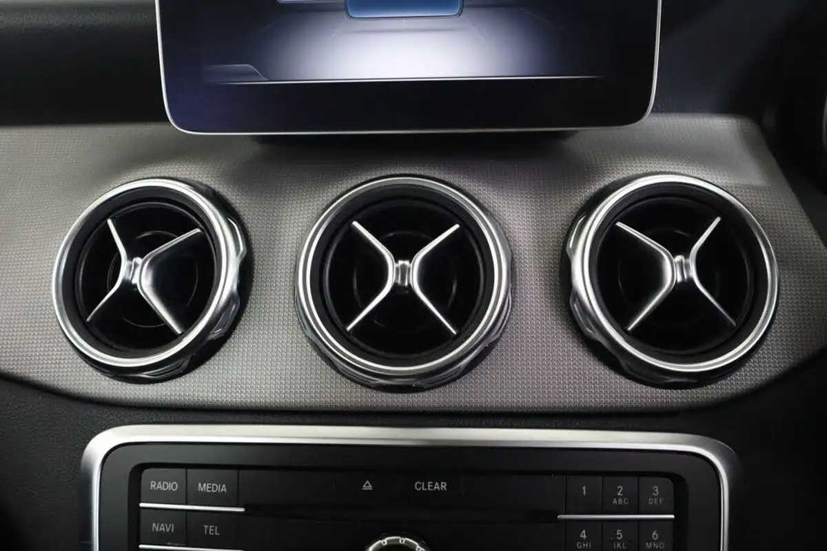 2019-mercedes-benz-gla-class-16-gla-180-urban-edition-ss-7g-dct-big-22