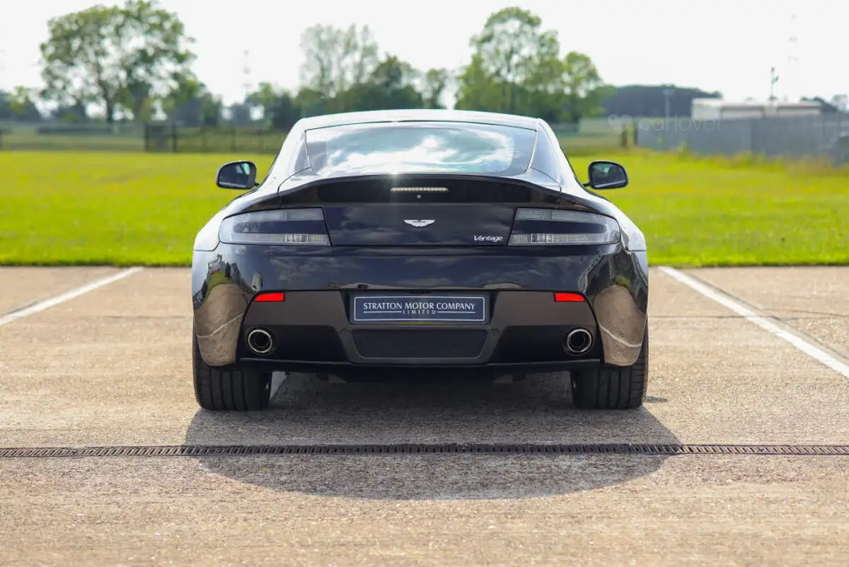 2013-aston-martin-vantage-47-coupe-big-5