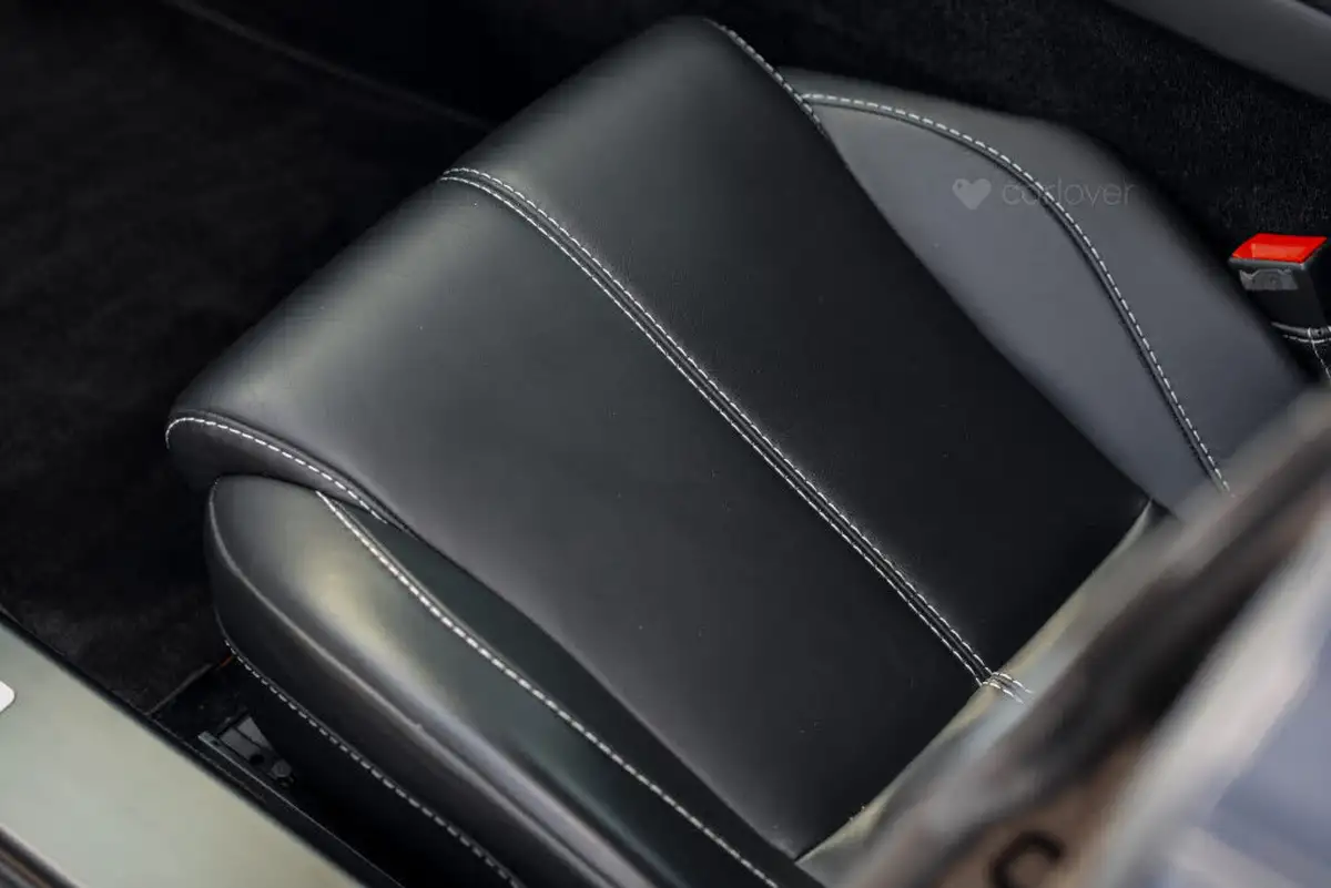 2013-aston-martin-vantage-47-coupe-big-53