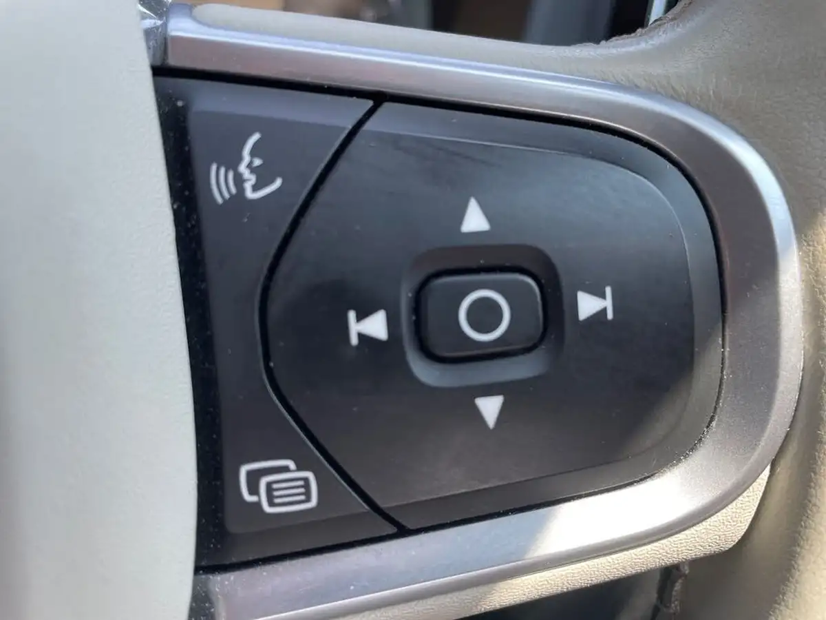 2019-volvo-xc60-20-t5-momentum-awd-big-16