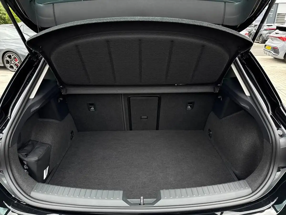 2024-seat-leon-big-9