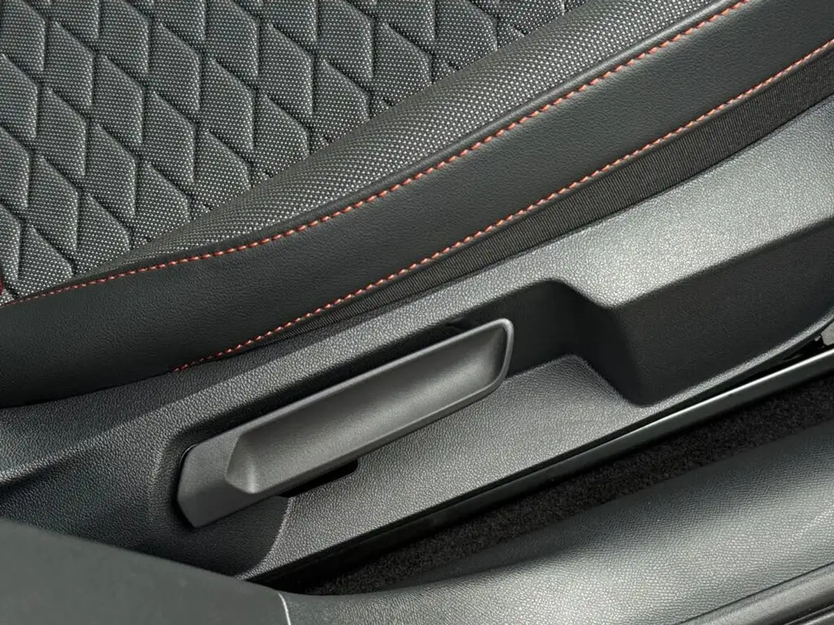 2024-seat-leon-big-37