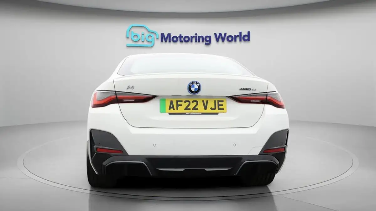 2022-bmw-i4-e-edrive40-m-sport-big-6