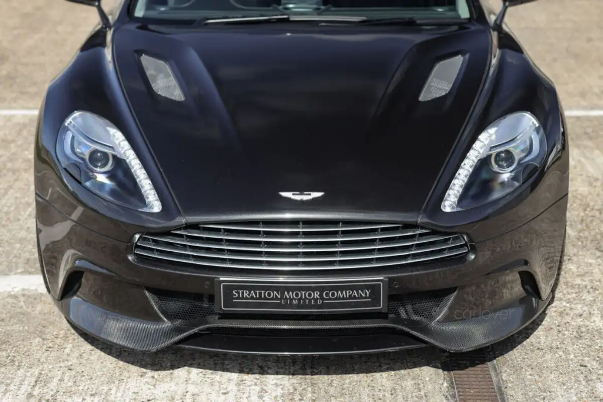 2013-aston-martin-vanquish-59-big-18
