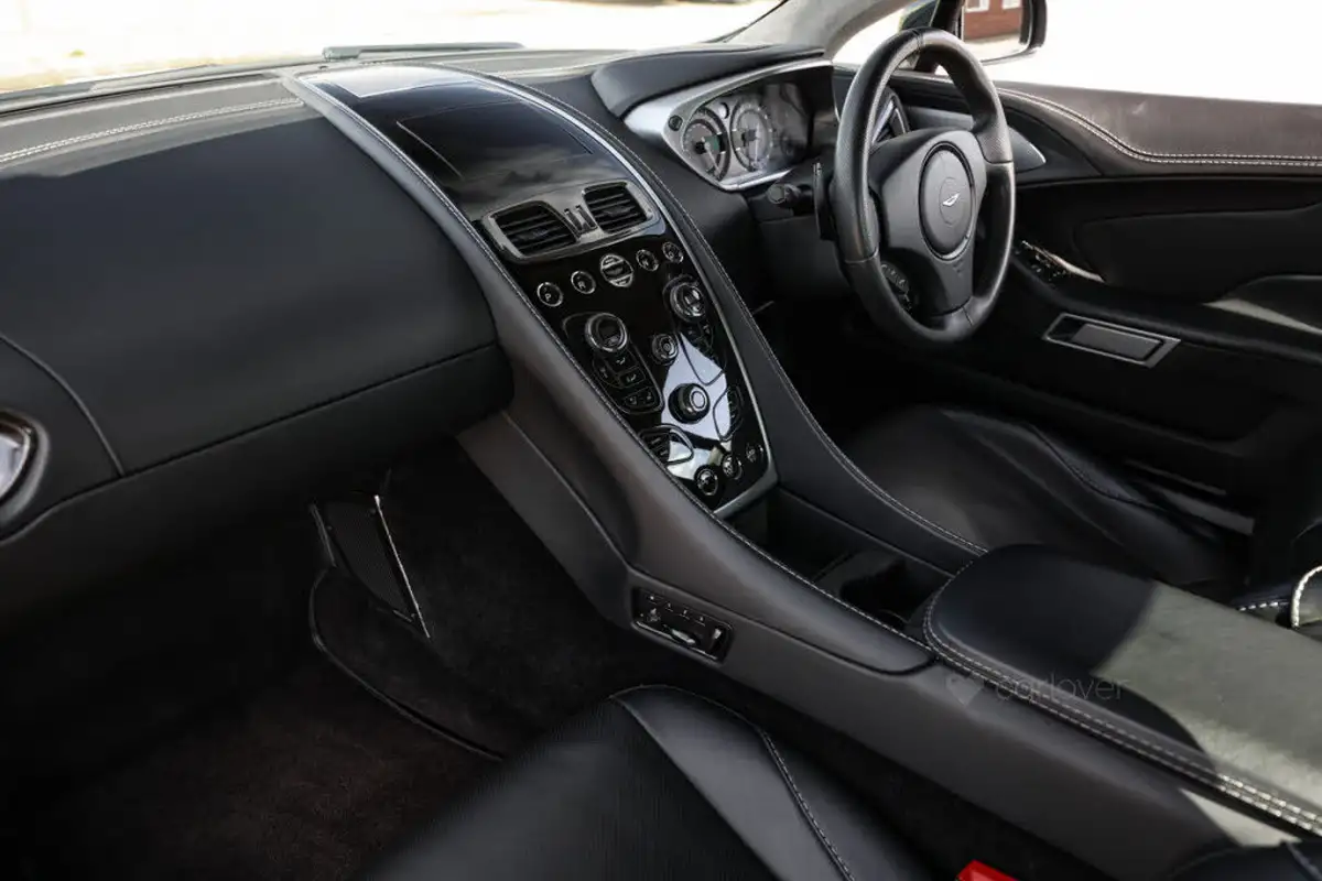 2013-aston-martin-vanquish-59-big-46