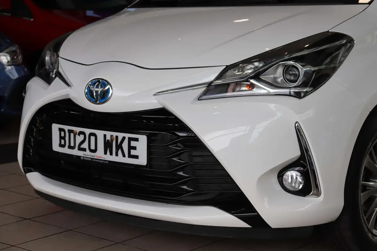 2020-toyota-yaris-15-vvt-i-icon-98bhp-hybrid-1497cc-e-cvt-big-67