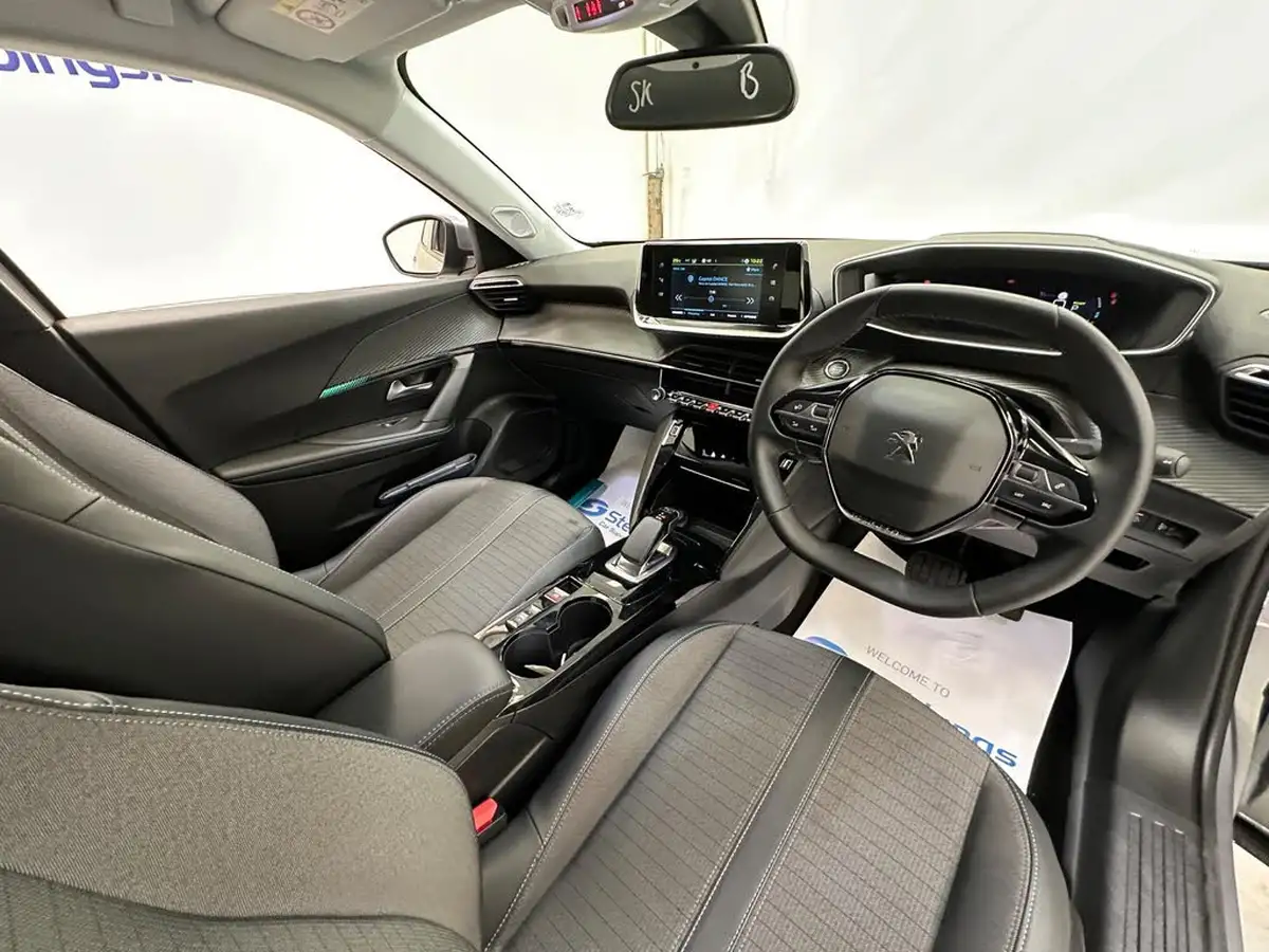 2021-peugeot-208-e-allure-premium-50kwh-big-7