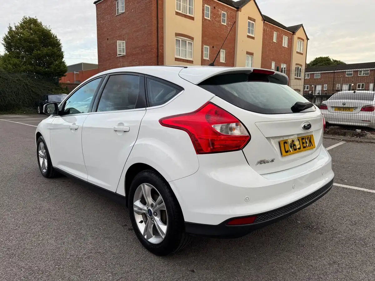 2013-ford-focus-16-zetec-ti-vct-125ps-hatchback-powershift-big-5