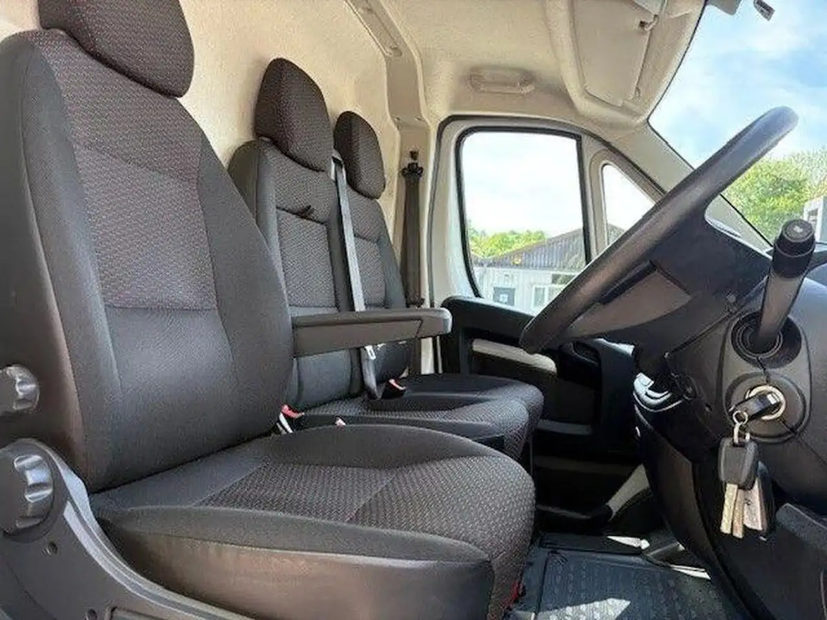 2022-peugeot-boxer-22-bluehdi-professional-435-l4-h2-big-9