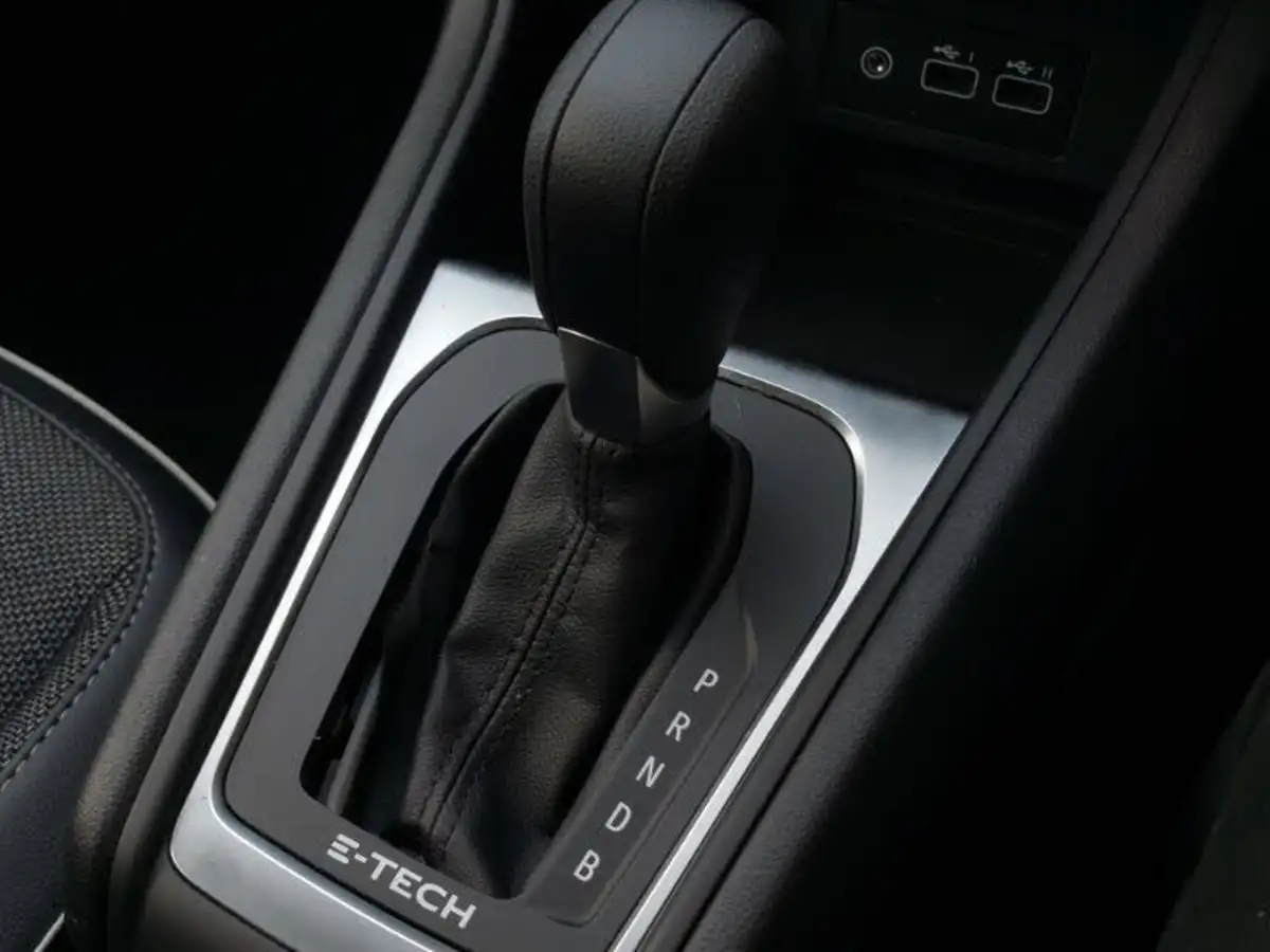 2023-renault-captur-16-techno-160ps-plug-in-big-11
