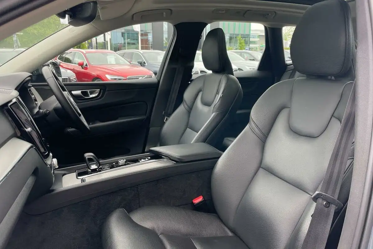 2023-volvo-xc60-20-b5-plus-big-26