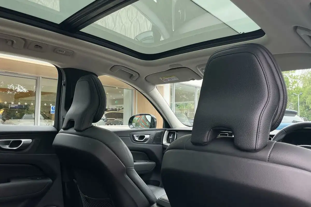 2023-volvo-xc60-20-b5-plus-big-22