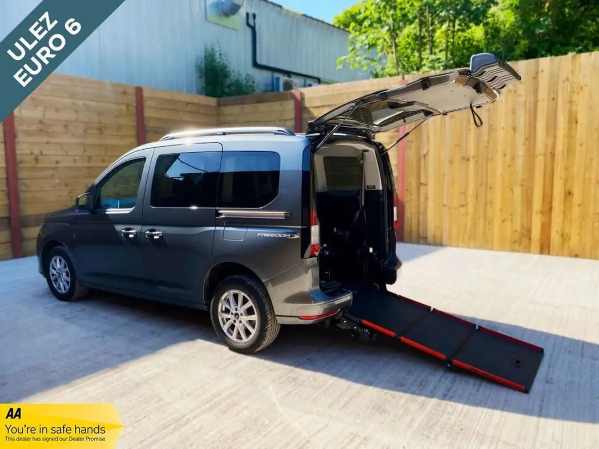 2023-ford-tourneo-connect-20-titanium-big-0