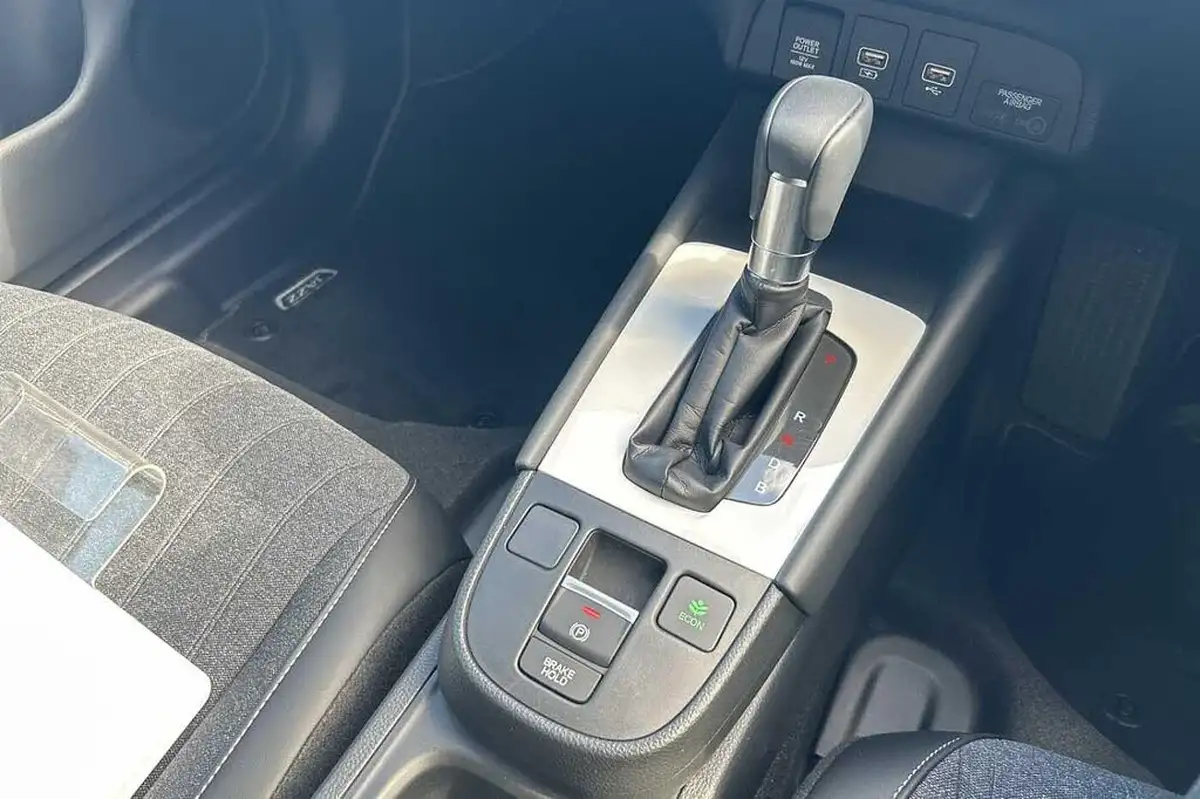2025-honda-jazz-15-i-mmd-advance-big-31